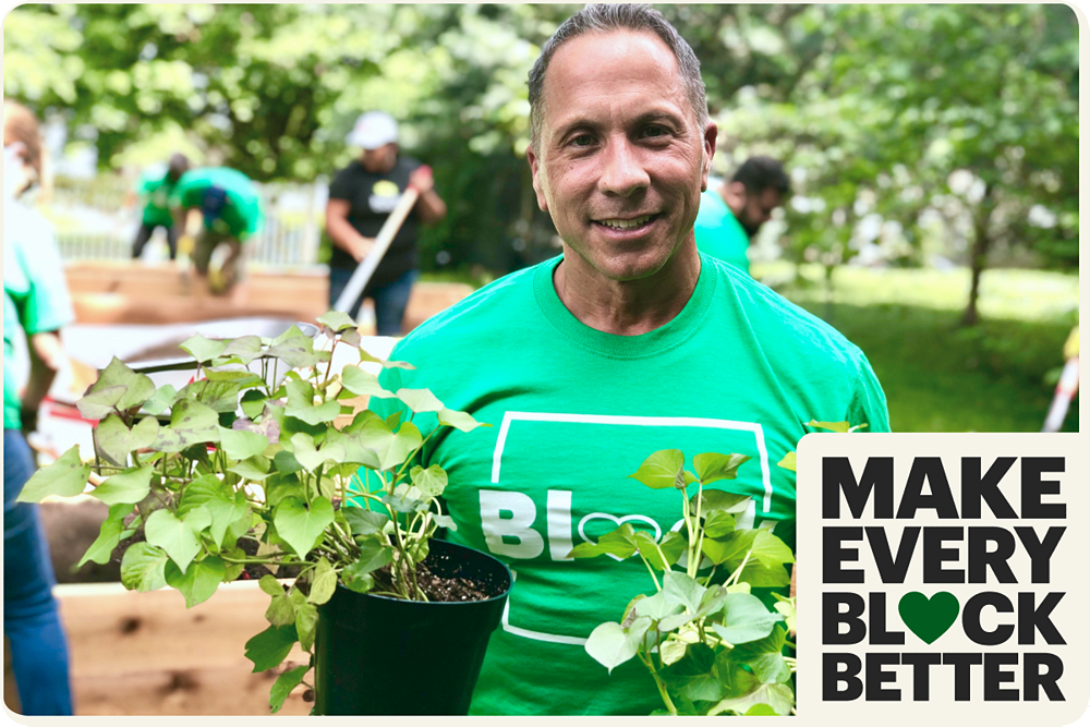H&R Block Employee volunteering as a part of Make Every Block Better
