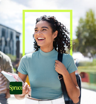 female student managing her money with the Spruce app